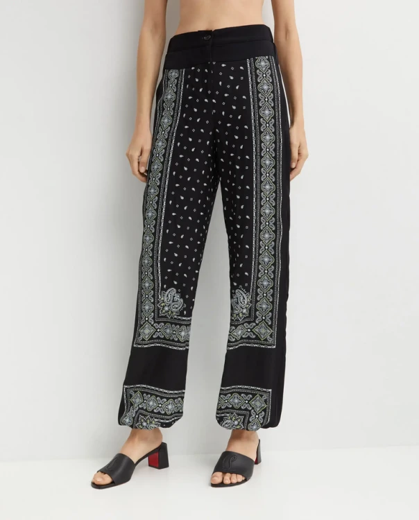 768_1024_damskie-czarne-spodnie-z-nadrukiem-bandany-pinko.webp