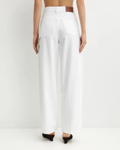 768_1024_damskie-biale-spodnie-z-bizuteryjnym-lancuszkiem-pinko-1.webp