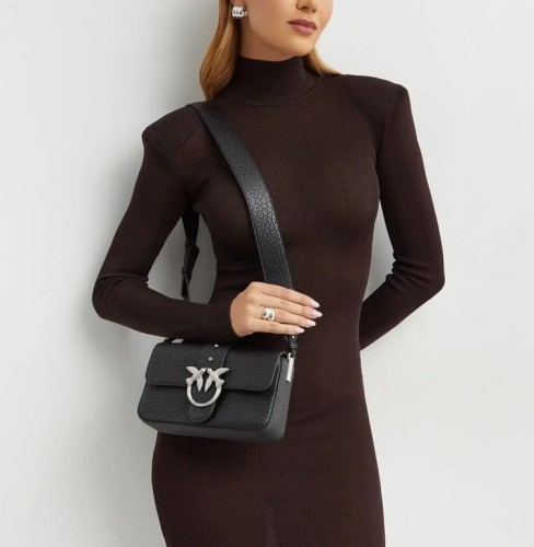 768_1024_damska-czarna-skorzana-torebka-mini-love-bag-slouchy-pinko-kopia.jpg